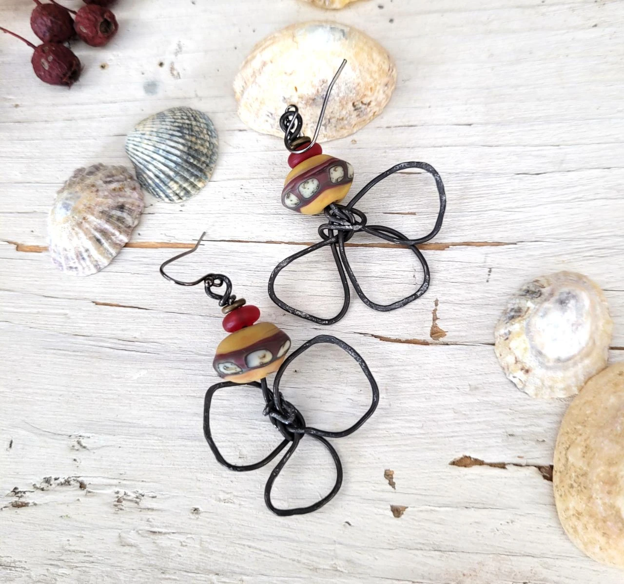 Clover charms made of wrought iron for these spectacular earrings.. – photo 8